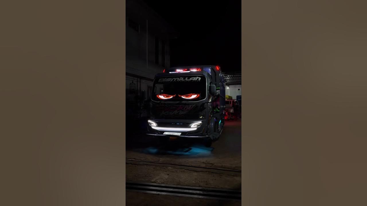 Strobo mata lampu ada di mobil Truck canter#strobomata #strobomatakedip #lampustrobo #fypシ゚viral Strobo mata lampu ada di mobil Truck canter#strobomata #strobomatakedip #lampustrobo #fypシ゚viral