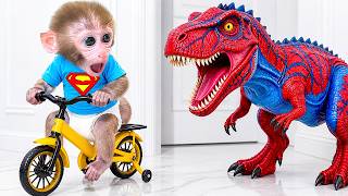 Le Singe Bonbon Est Surpris Lorsquun Dinosaure Jouet Prend Vie Et Séchappe Intelligemment