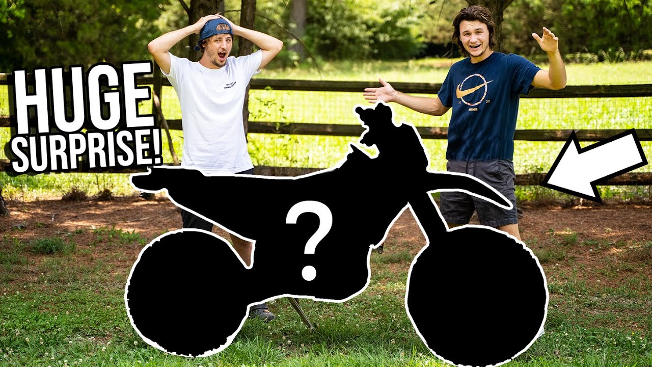 GIVING MY BEST FRIENDS A MOTORCYCLE! *SCAVENGER HUNT*