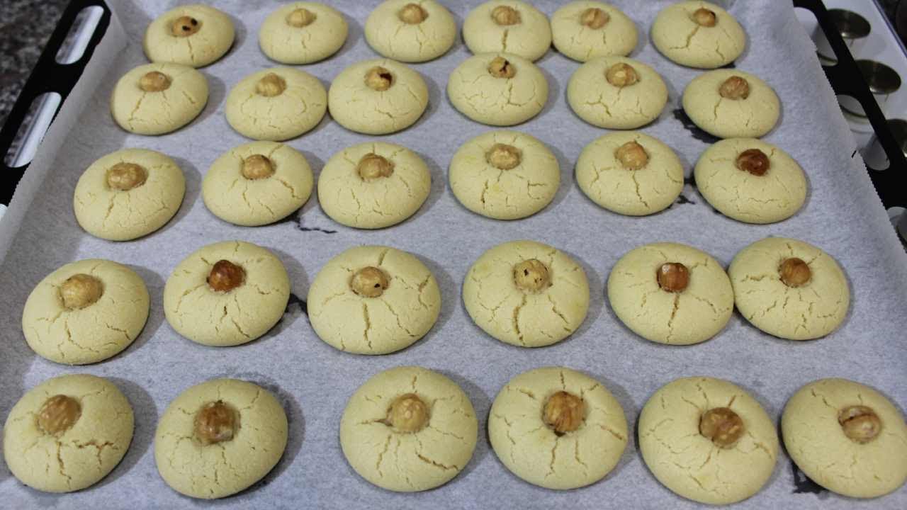 Az Malzemeli Katı Yağsız/ Çok Pratik Tatlı Kurabiye Tarifi