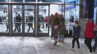 Fans don't let cold, snowy weather keep them from Braggin' Rights