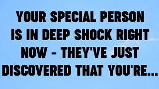 📜Sua pessoa especial está em choque neste momento - ela acabou de descobrir que você é...