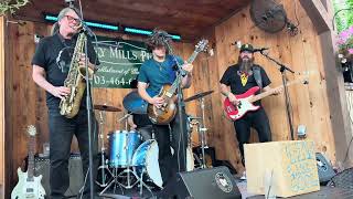 "I Hear You Knockin'" at Tooky Mills Pub