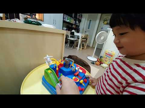 和爸爸玩玩具｜咚1y8m14d