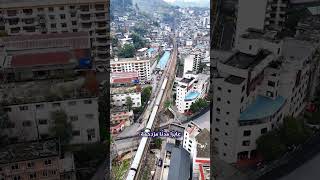 شاهد لماذا ينظف الركاب نوافذ هذا القطار #shorts