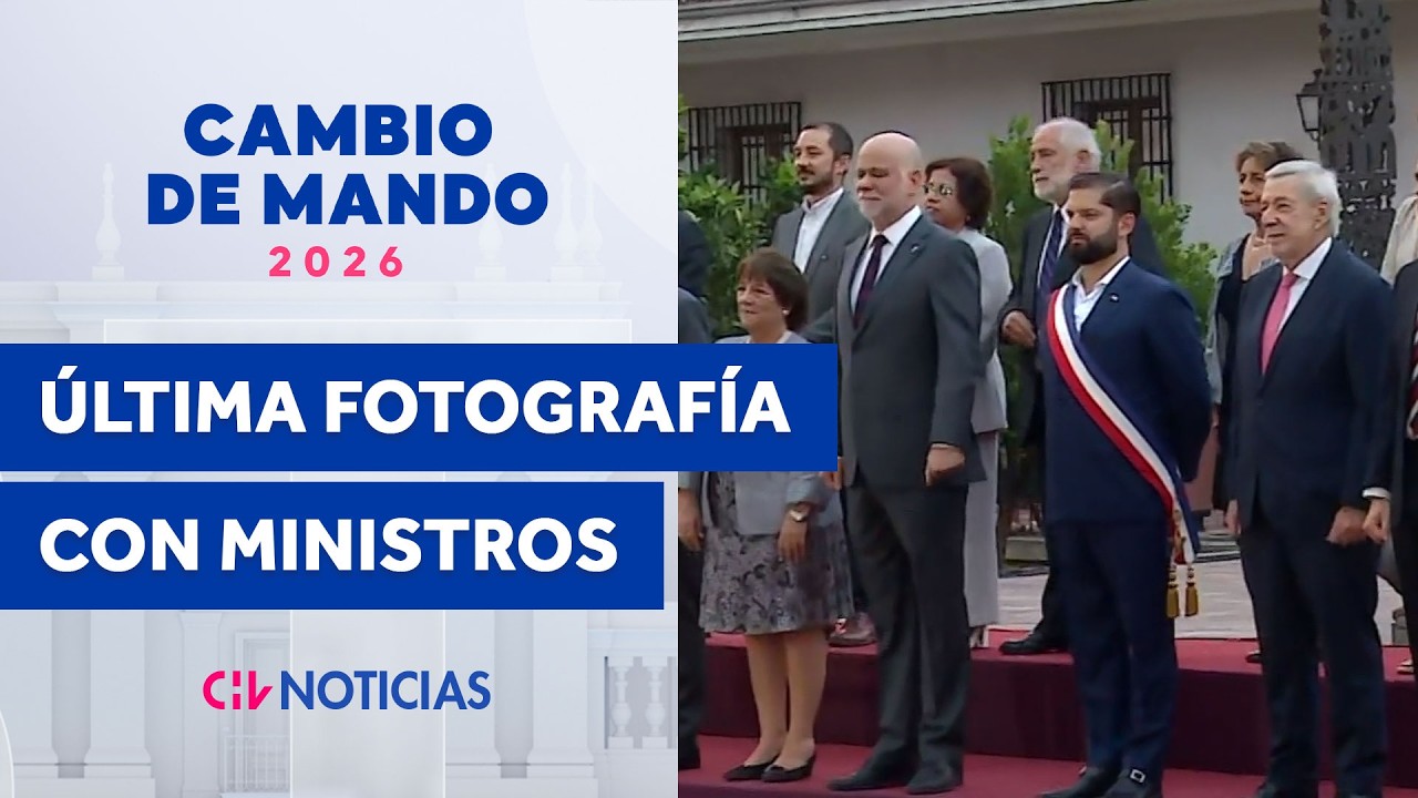 Aplaudido final del gabinete: Así fue la última foto de Gabriel Boric junto a sus ministros