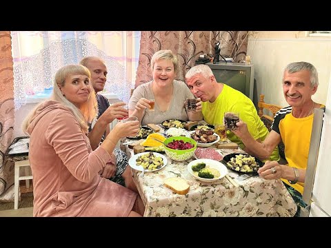 Мукбанг ПИРУЕМ всей СЕМЬЁЙ! ОТМЕТИЛИ наш приезд из Таиланда!ПЬЁМ и вкусно кушаем) Семейный УЖИН