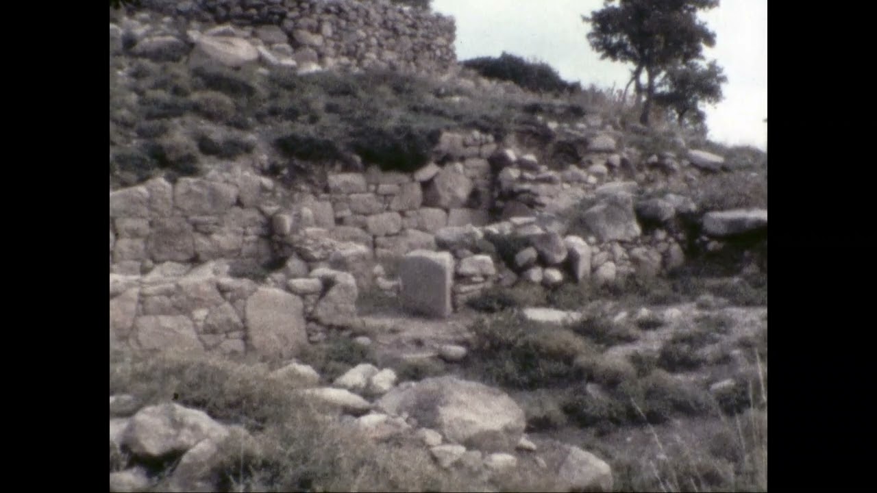 1976-78  Ανασκαφές στην αρχαία Κύμη