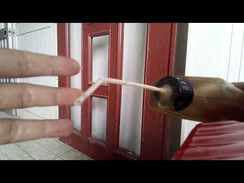 Video: Làm thế nào để bạn sửa chữa một tay nắm cửa có tiếng kêu?