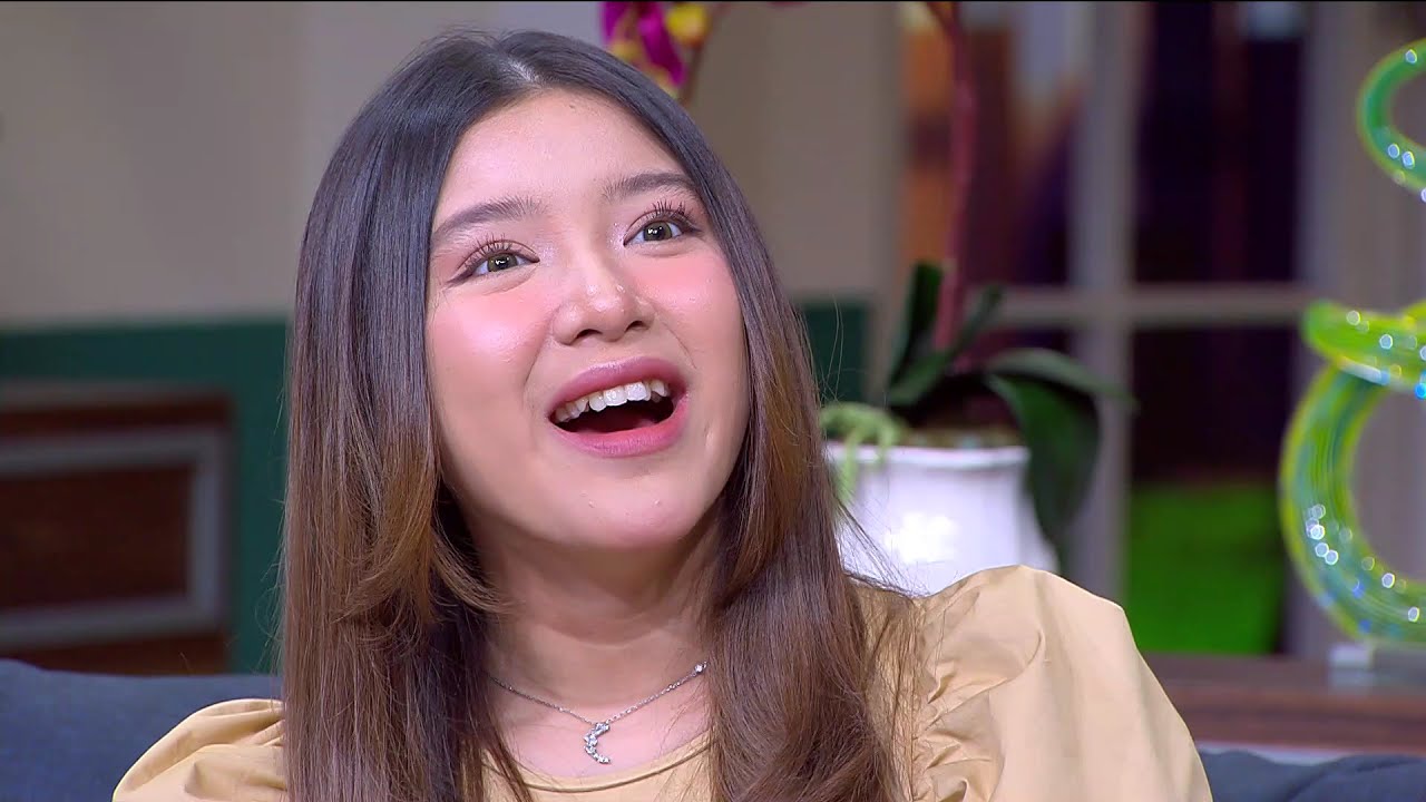 Momen Haru Tiara Andini Bertemu Sahabatnya (2/5)