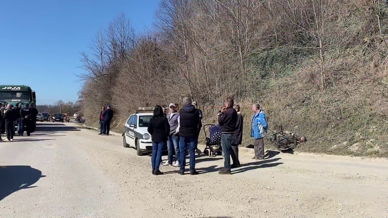 Mještani naselja Bukinje u Tuzli blokirali put - YouTube