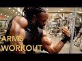 ULISSES TRAINS ARMS - BICEPS AND TRICEPS WORKOUT
