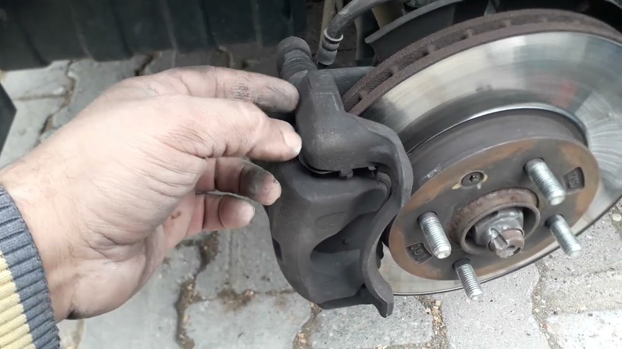 Hyundai Accent Blue 1.6 crdi Frene Basınca ses geliyor tak tak ediyor vuruntu sesi çıkıyor