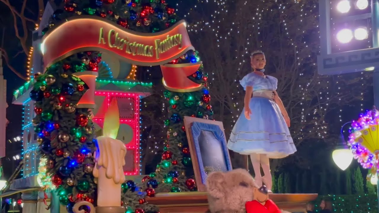 Рождественский парад в Диснейленде ночью | Волшебные праздничные моменты