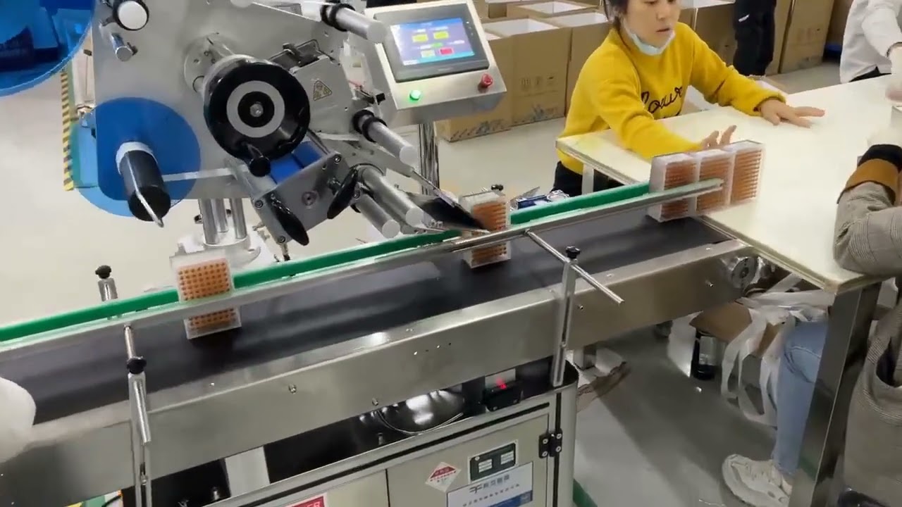 Automatic top flat side plastic case singe side labeling machine