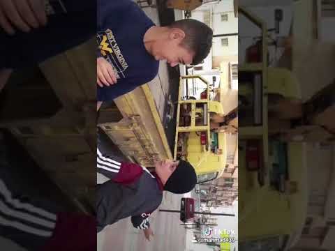 شمطني كف سطلني منه