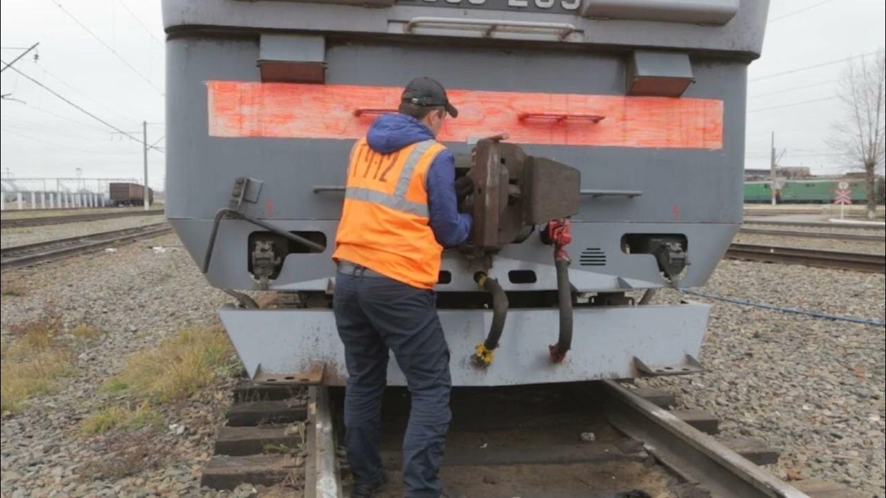 проверки локомотива. тормозная колодка локомотива ржд. проверки локомотива. помощник машиниста локомотива. система автоведения электровоза.