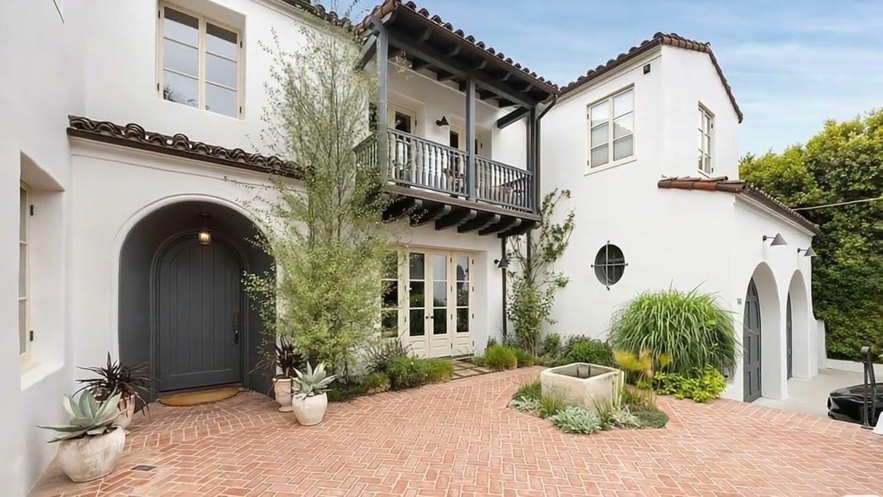 Inside a Pacific Palisades MASTERPIECE Blending Classic & Contemporary