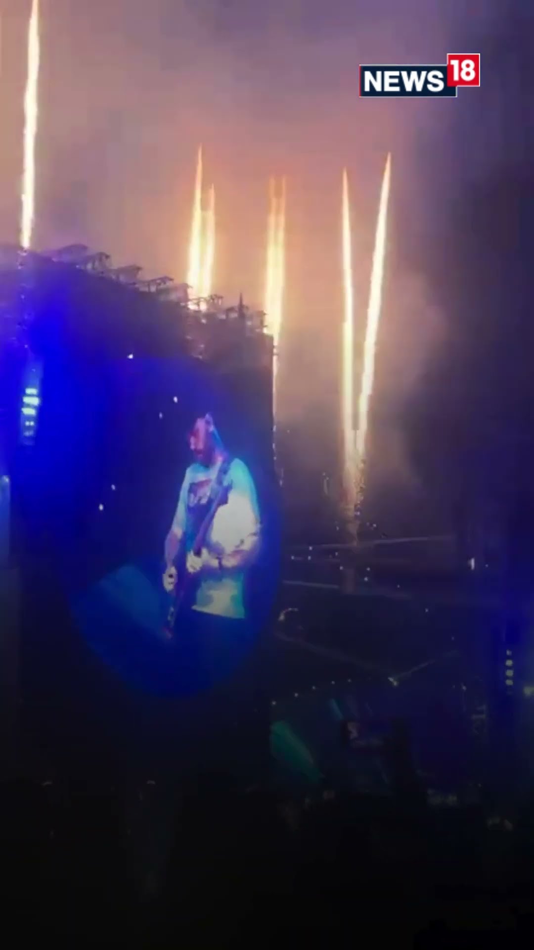 Coldplay lights up DY Patil Stadium! #watch | N18S