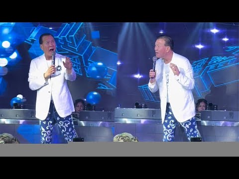 63岁万梓良酒吧卖力献唱，与粉丝互动险摔倒，淡定继续表演超敬业