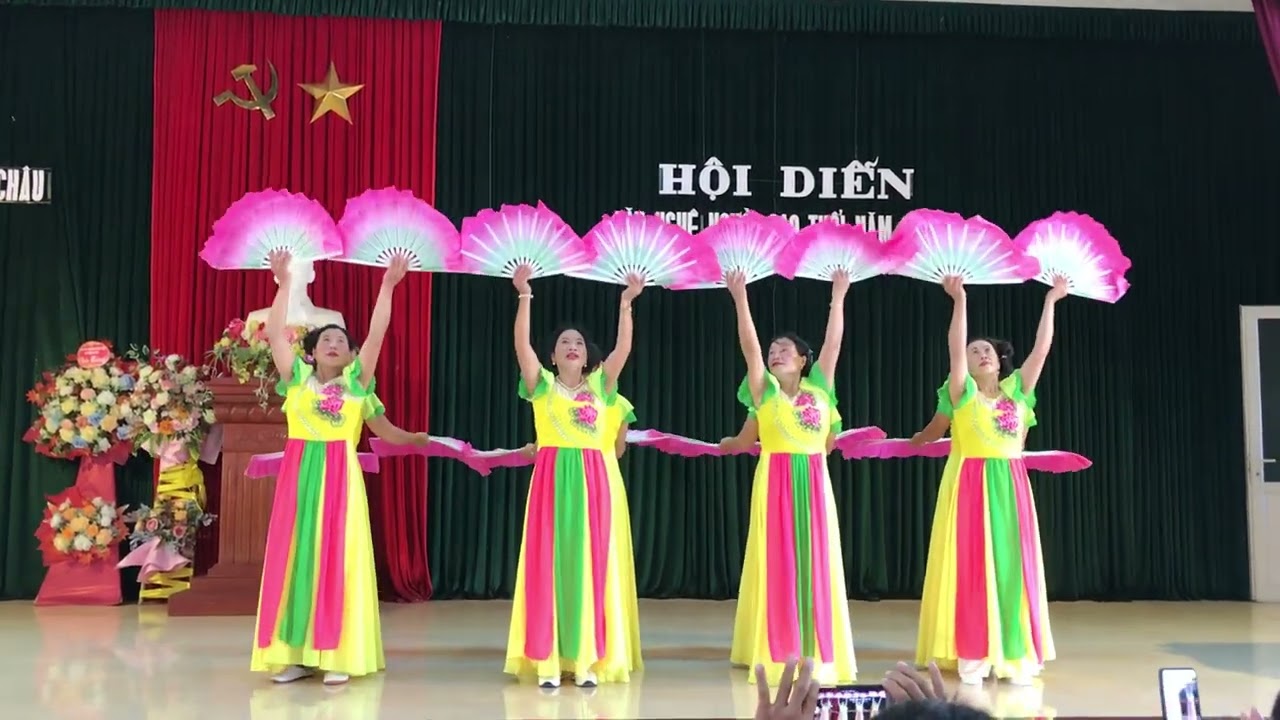 Đội văn nghệ người cao tuổi thôn Minh Thái dự Hội thi người cao tuổi năm 2023