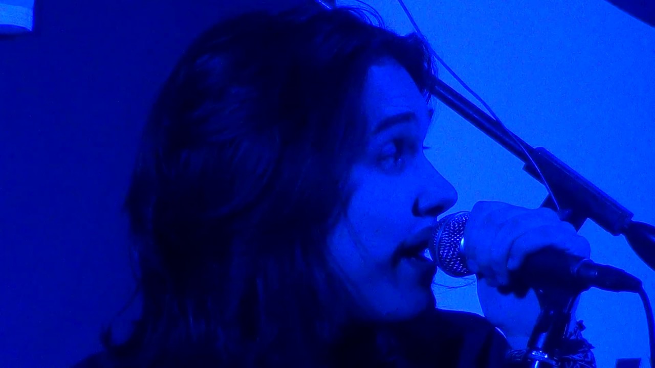 CRNO PERJE - Voli,ne voli - Loves me,he loves