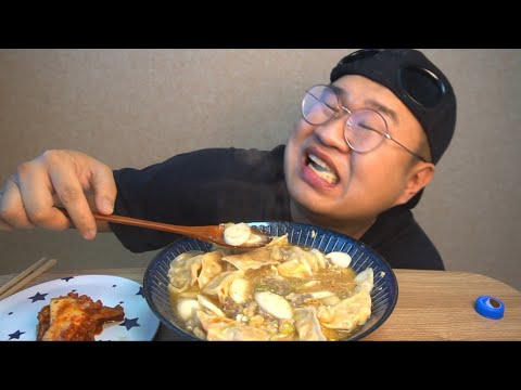 새해 밝은 기념 뜨거운 <strong>떡국</strong> 먹방. Rice cake soup mukbang <strong>happy</strong> new year