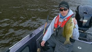 "Mississippi River Smallies" - In-Depth Outdoors TV, Season 10, Episode 21