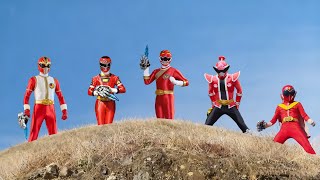 Universe Warriors die arriveren om te helpen in de laatste aflevering nr. 1 van Sentai Gozyuger
