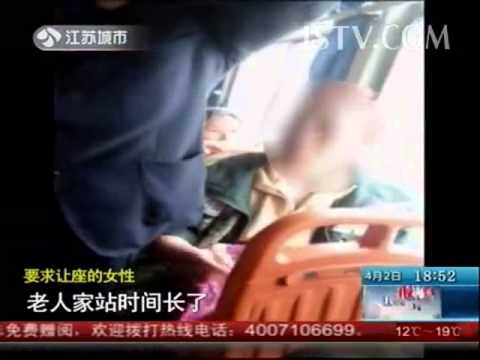 新闻聚光灯 让座不及时 十岁姑娘竟被辱骂 140402