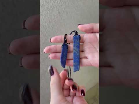 Кулон кристал з натуральним каменем Содаліт на шнурку екошовк у подарунковій коробочці, видео 1