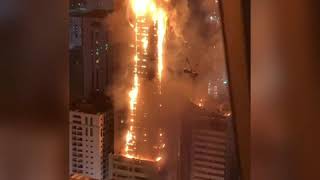 الإمارات.. حريق يلتهم أحد الأبراج السكنية بالشارقة