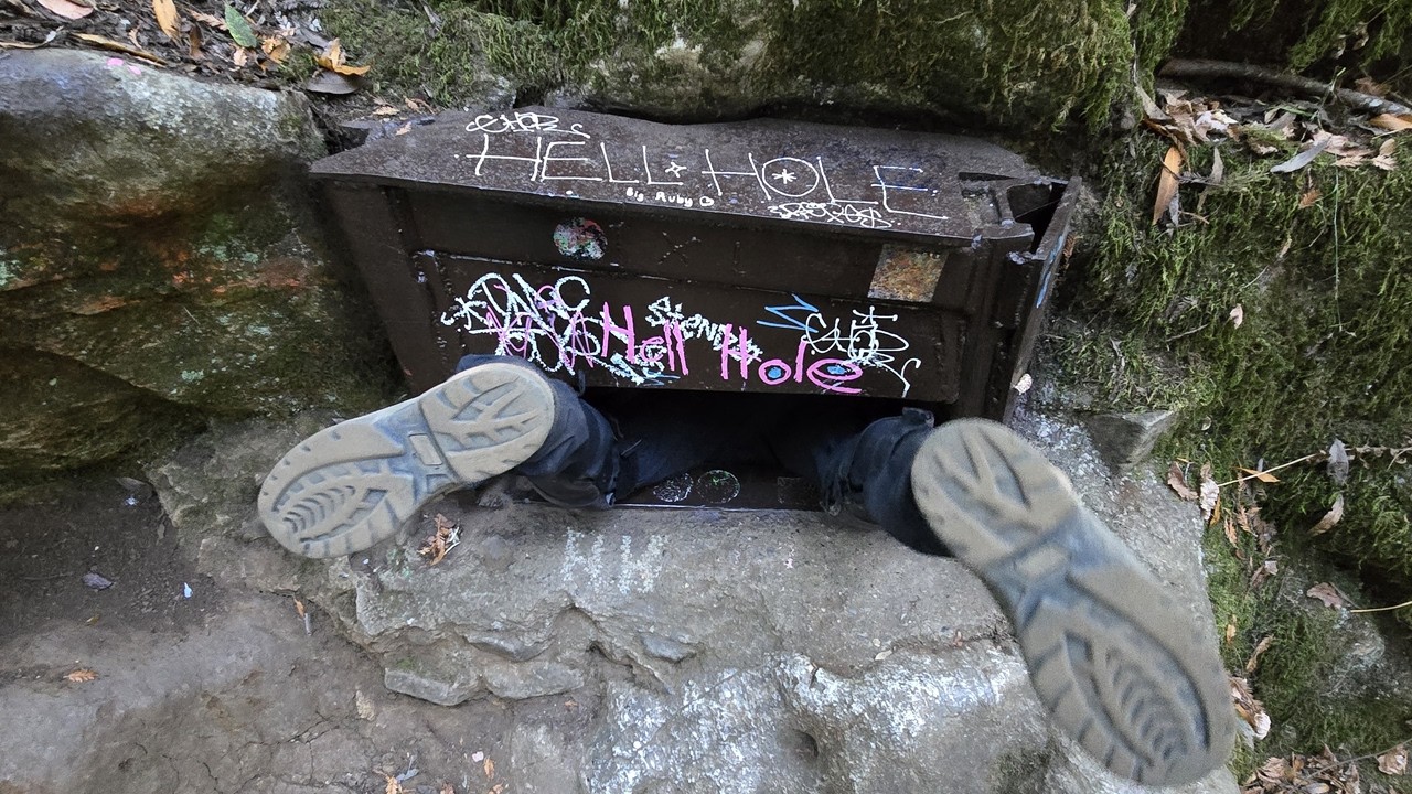 Hole To Hell [ANXIETY WARNING!!!]