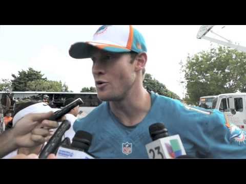 Miami Dolphins help beautify a Hialeah elementary school