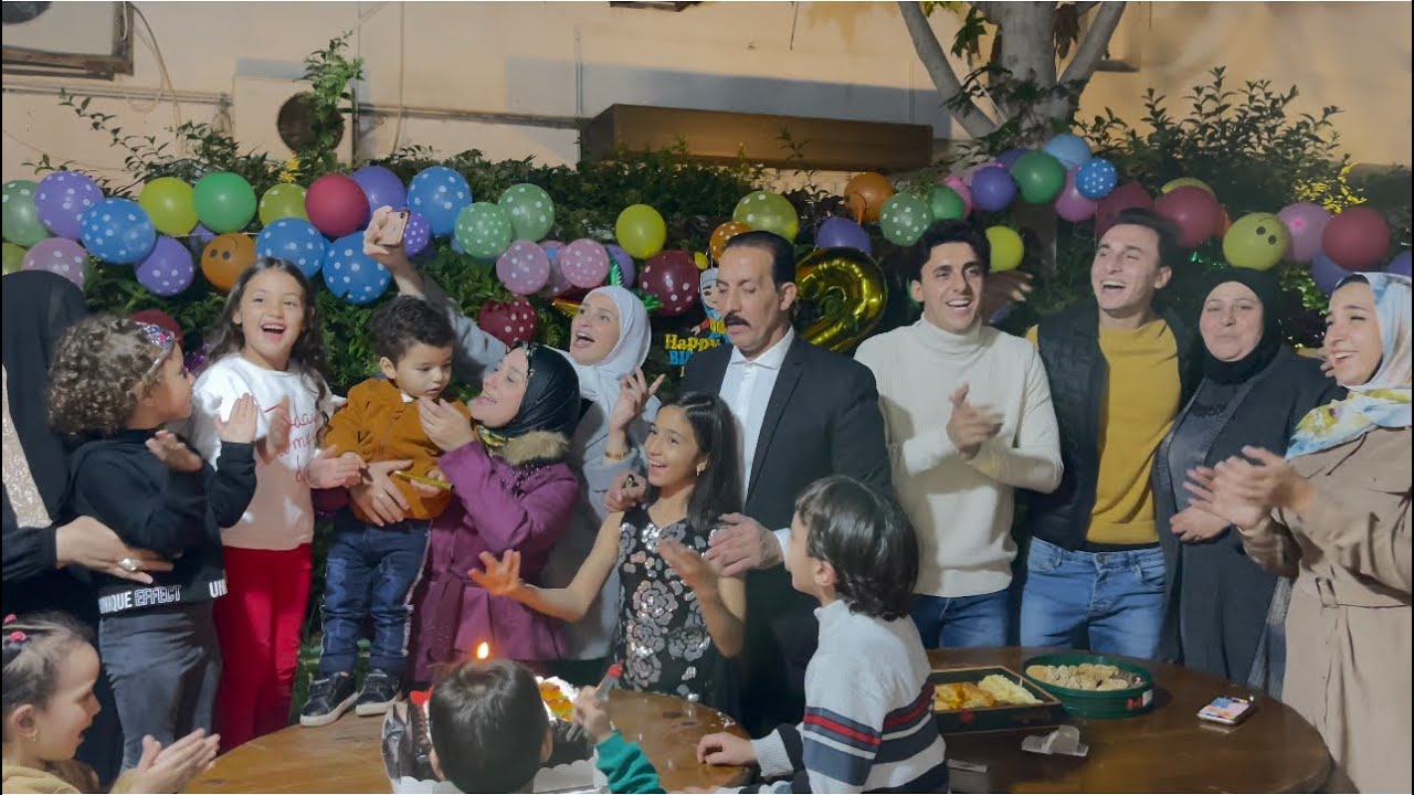 فلوق عيد ميلاد اخر العنقود اخو أمنية القوة !! وفتح هداية العيد ميلاد ! وبيبي حياه اشترت هدية