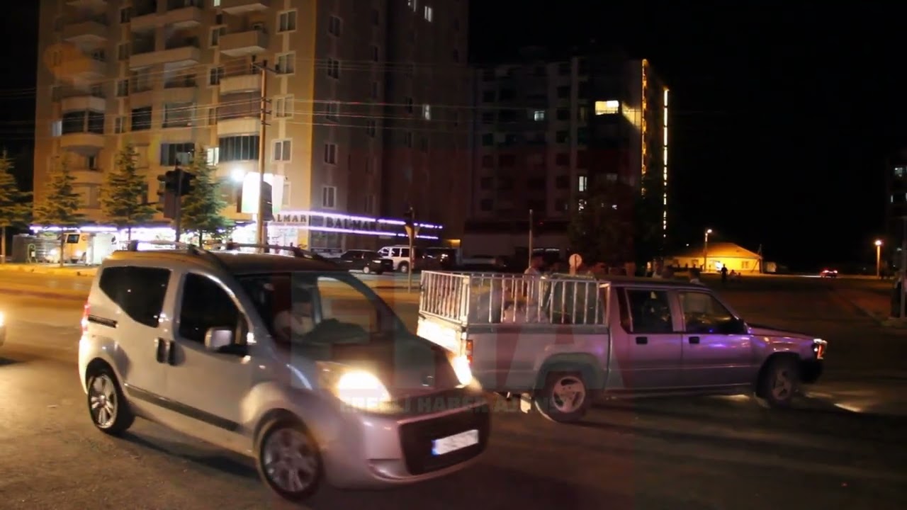 Ereğli’de ambulans kamyonetle çarpıştı