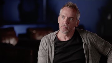 Sharp Objects | Detrás de Cámaras: El director Jean-Marc Vallée y su trabajo con actrices fuertes