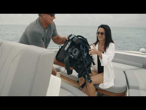 Boston Whaler | 420 Outrage Anniversary | 30 sec Boat & Features - Boston Whaler | 420 Outrage Anniversary | 30 sec Boat & Features