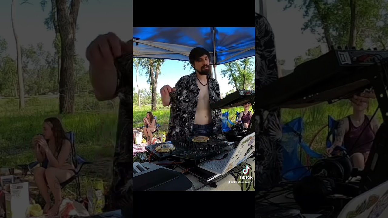 Playing my song wind drops live at Lake Keystone Oklahoma￼