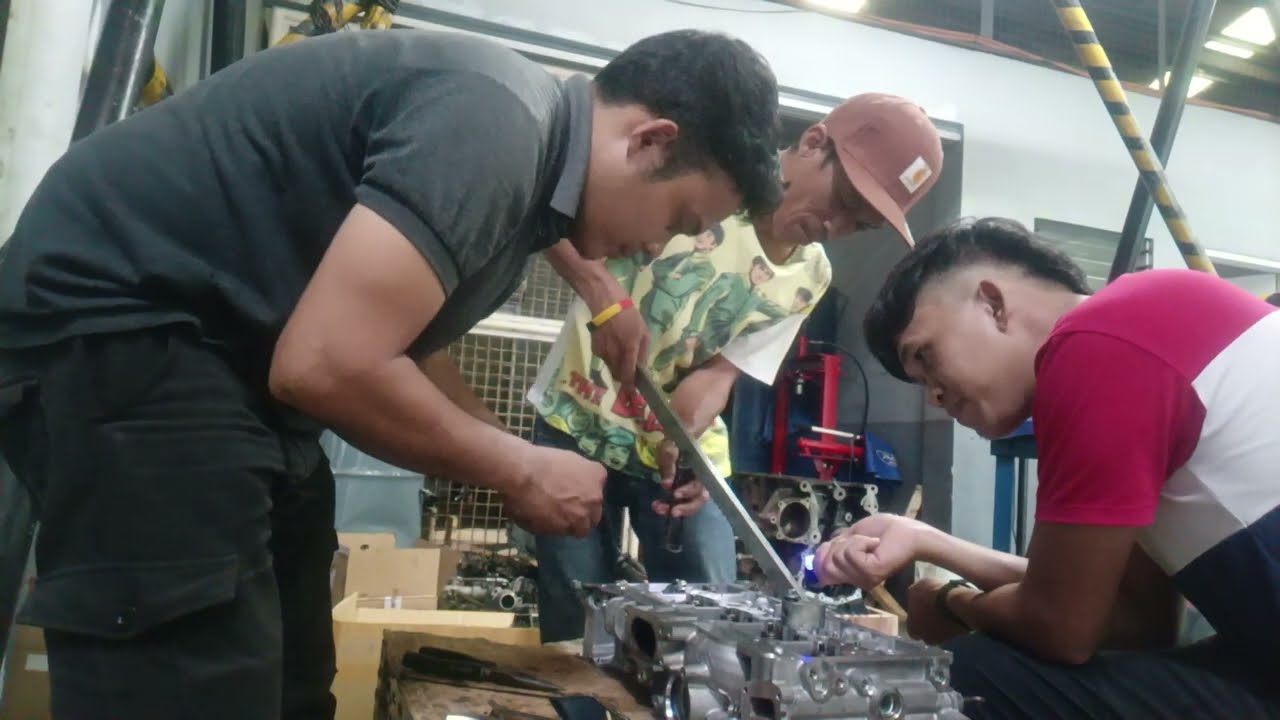 INSTALLED VALVE LOCK using special tools