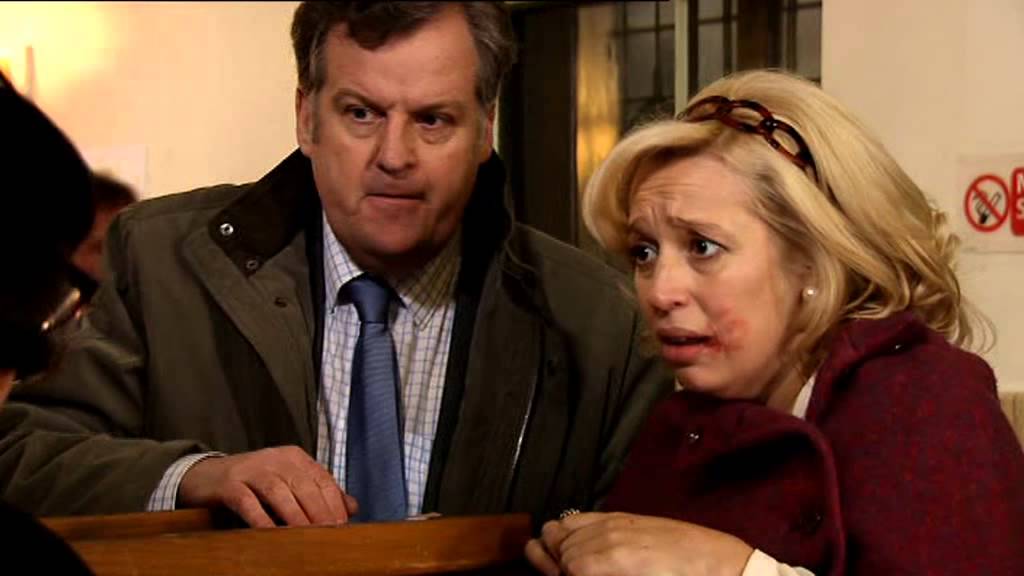 Corrie - Julie rush's to court to show kirsty hit her