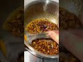 Chana fry ban raha hai 🔥