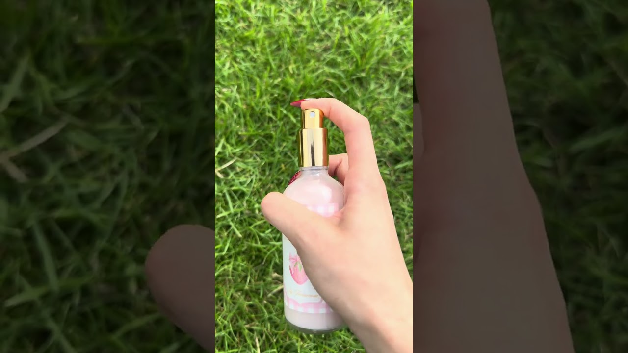 Creamy strawberry & milk mist with fruit accents