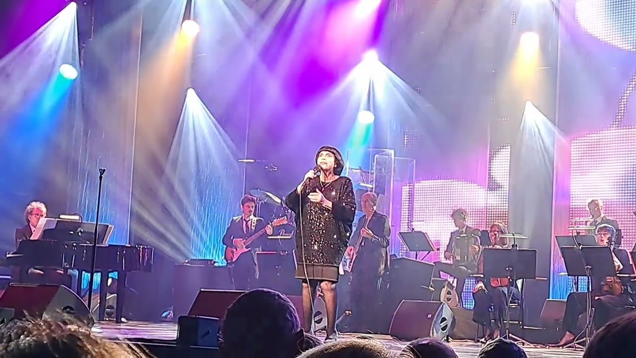 Mireille Mathieu Tours 2025