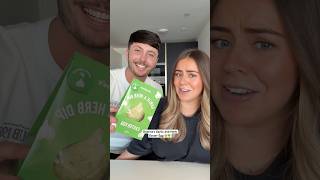 Domino’s Garlic & Herb Easter Egg taste test 🤣🧄 #couple #dominos #easteregg #dominospizza
