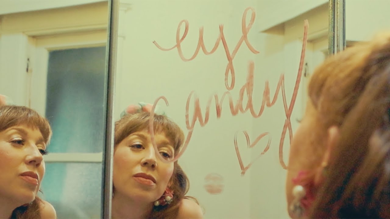 Ella Vos - Eye Candy (Official Video) auf YouTube ansehen Ella Vos - Eye Candy (Official Video) auf YouTube ansehen