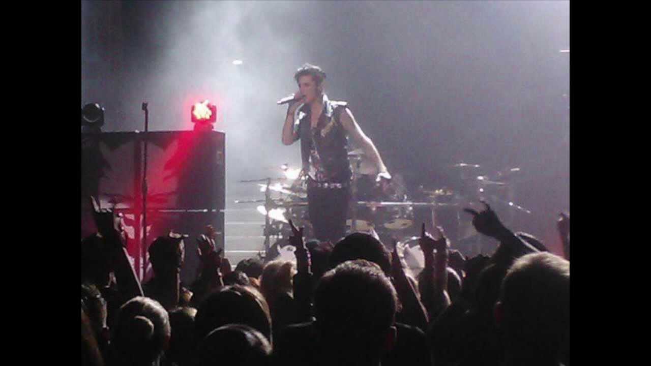 OUTBREAK TOUR 2013 : Bullet For My Valentine & Black Veil Brides Live Performance !