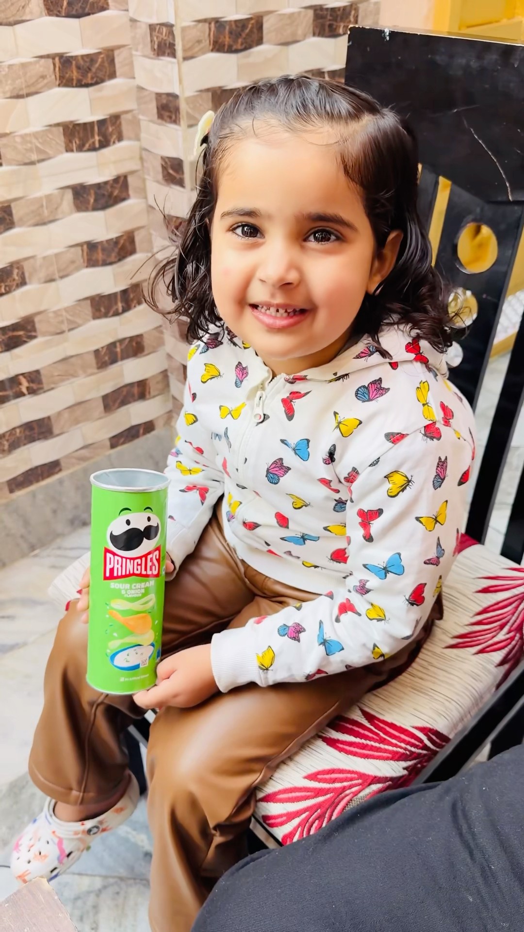 Anaya Or Papa Khel Rahe Hain Chikki Chikki ?