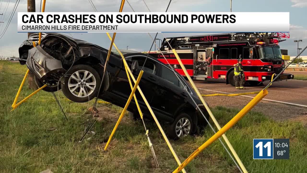 Car crash closes two lanes of southbound Powers - YouTube