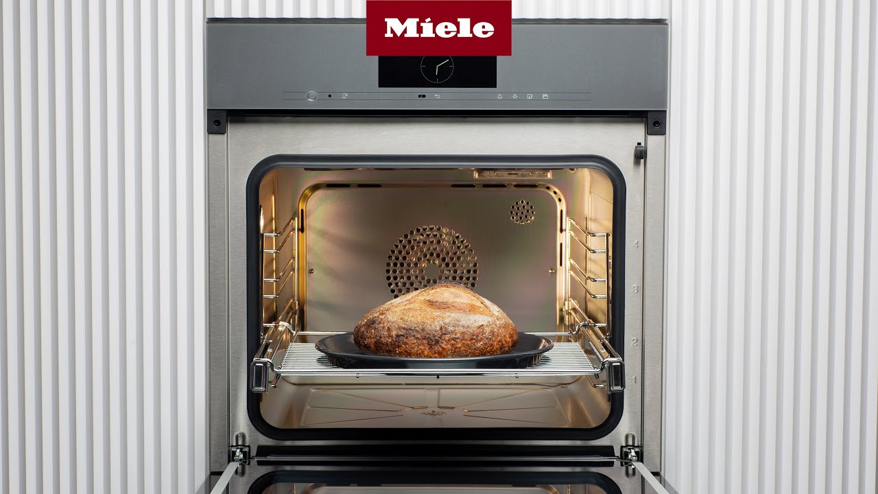 Aufbacken | Dampfbackofen in Anwendung | Miele